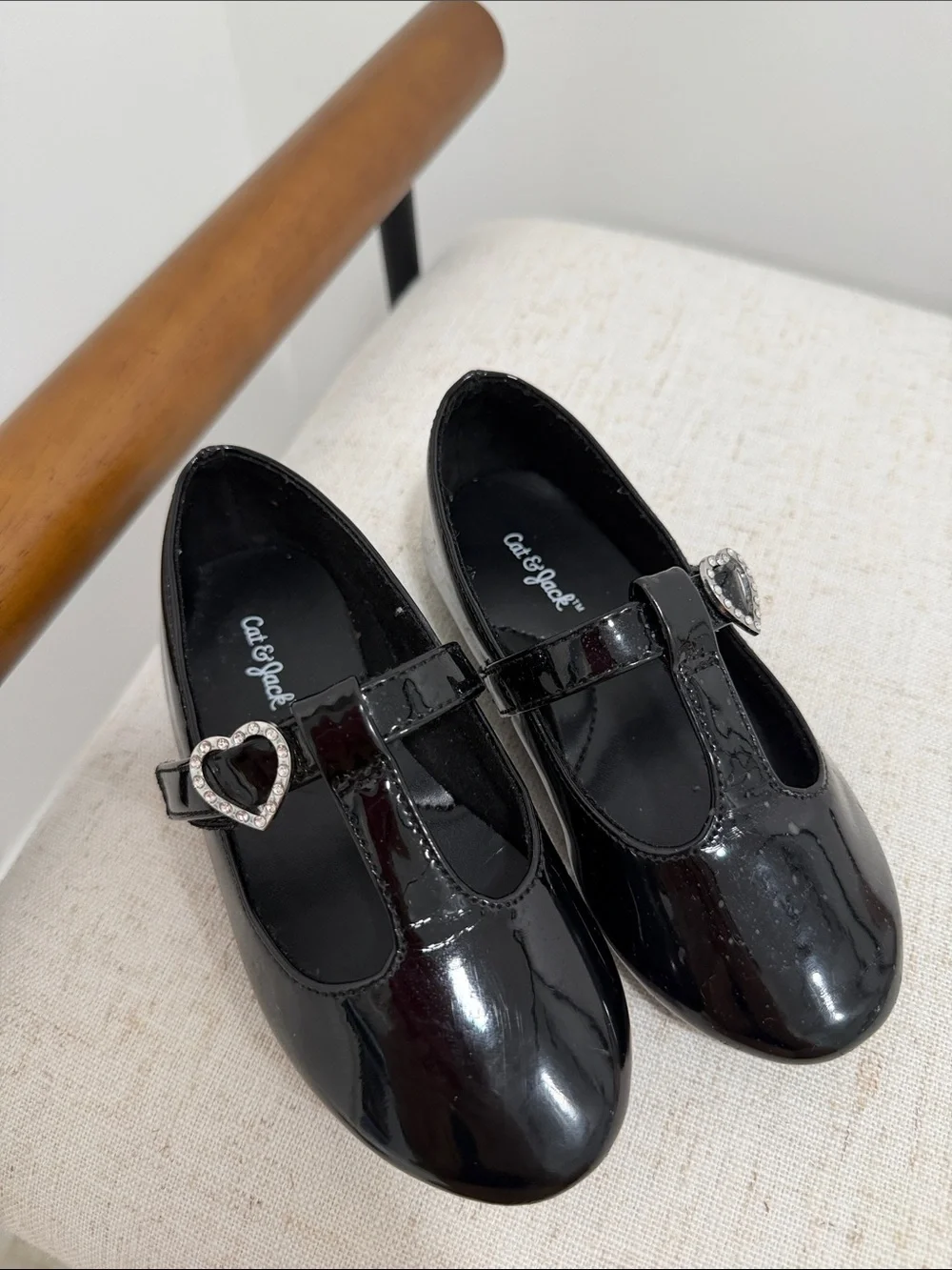 Cat & Jack Girls Black Patent Mary Jane Shoes with Heart Buckle